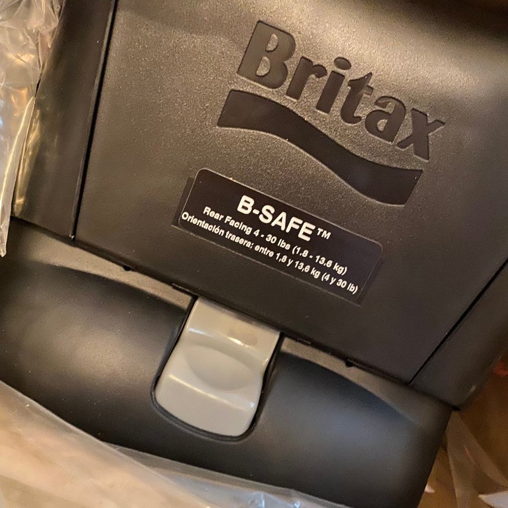 Britax B-Safe Base -- NEW!! Model S875000